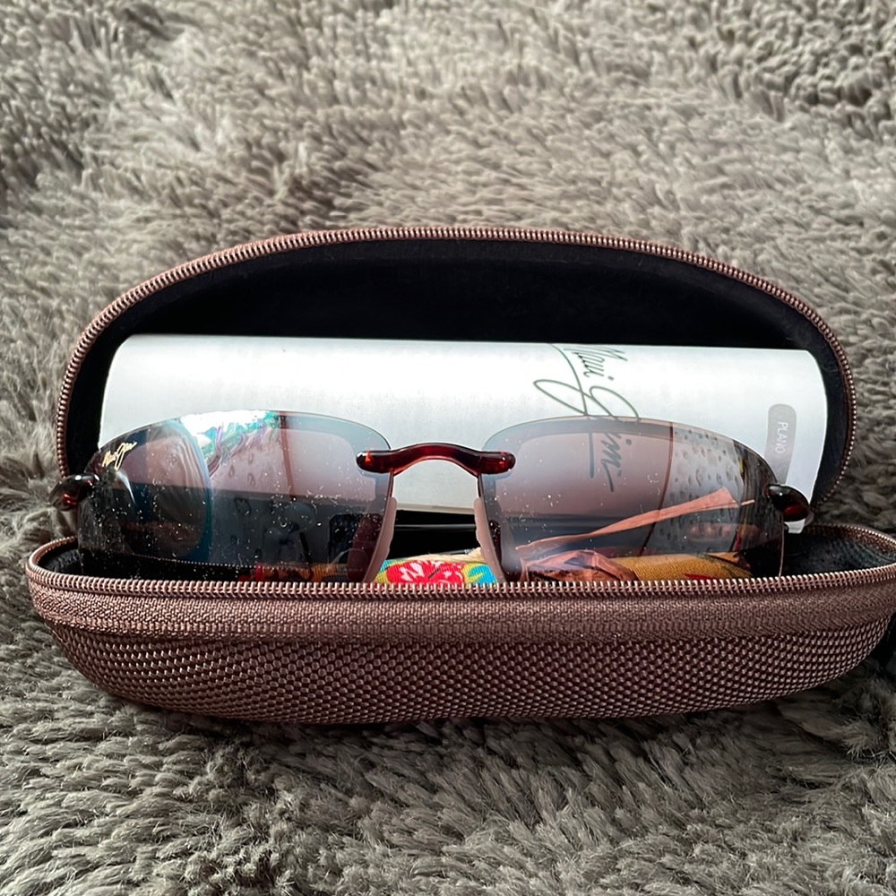 Maui Jim Ho'okipa Sunglass, Case, and Bag